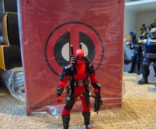 KO Mezco Deadpool