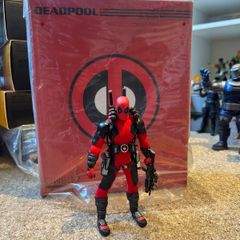 KO Mezco Deadpool