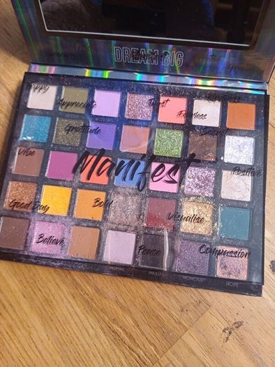 BPerfect Manifest Eyeshadow palette