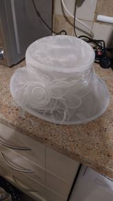 Bnwt wedding hat was 40euro