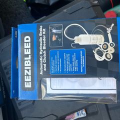 automatic hydraulic brake and clutch bleeder kit