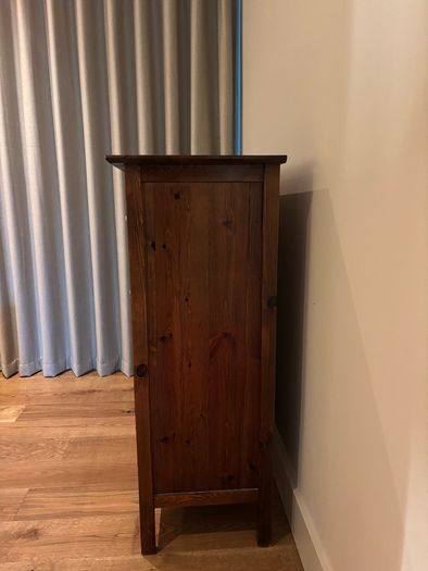 Solid wooden chest of drawers in excellent condition