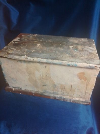 Can post Small antique trunk, carpenters toolbox