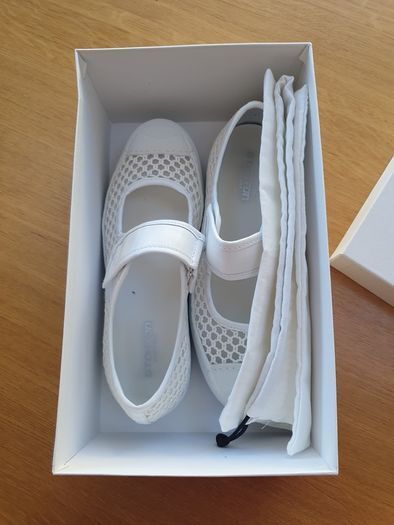 Stockton 623D open weave velcro white runner Size 40