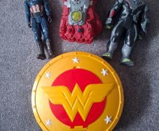 Marvel bundle, Captain America, Hulk, Wonder woman shield and Infinity Gauntlet.