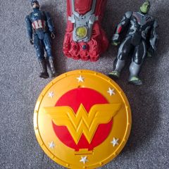 Marvel bundle, Captain America, Hulk, Wonder woman shield and Infinity Gauntlet.