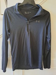 Under Armour Size XS black quarter zip