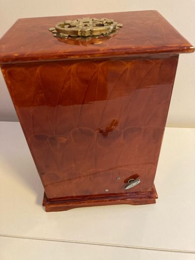Musical jewelry box