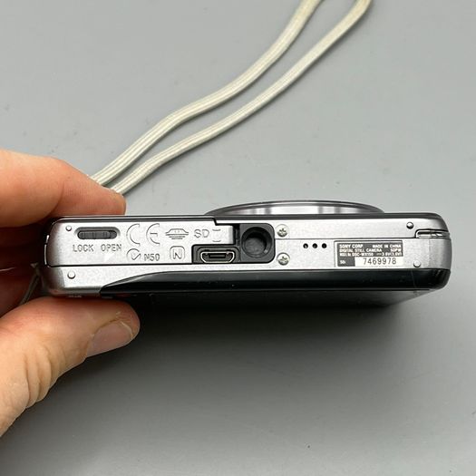 Sony Cyber-shot DSC-WX150 18.2MP Digital Camera Grey - Full Kit