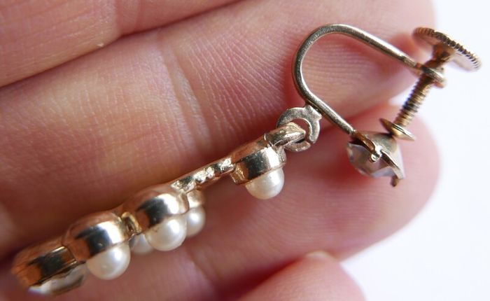 Vintage Earrings feature gold-tone screwback closures adorned with faux pearls and rhinestones