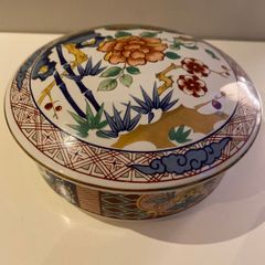 Japanese Imari ware  large 6 inch lidded dish