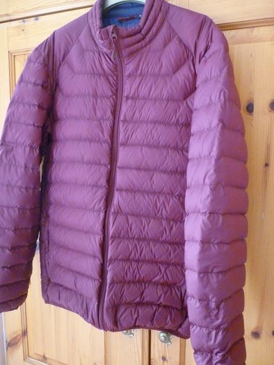 Spital Fields Gents Quilted Puffer Bomber  90% Down Puffer & 10% Feather Zipped Jacket coat. Medium. Colour Wine/burgundy/oxblood. Immaculate. Spitalfields