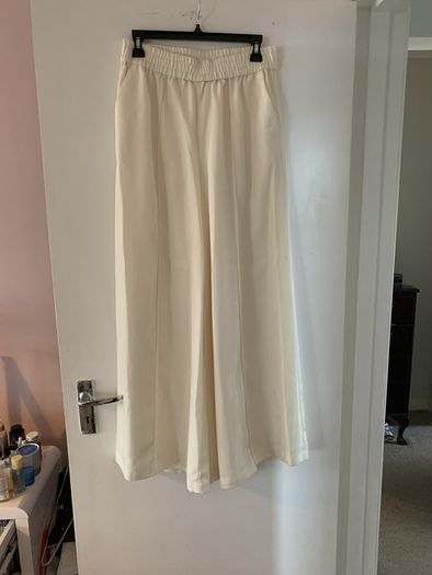 wide leg trousers