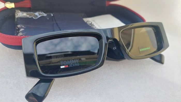 Seasonal Hit  Brand New Tommy Hilfiger  Jeans Sunglasses