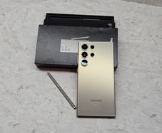 Samsung Galaxy S24 Ultra Mint Condition (Cracked Screen, Fully Functional) with Box & Accessories