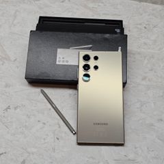 Samsung Galaxy S24 Ultra Mint Condition (Cracked Screen, Fully Functional) with Box & Accessories