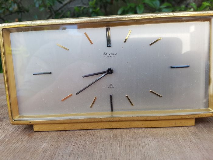 Retro clock