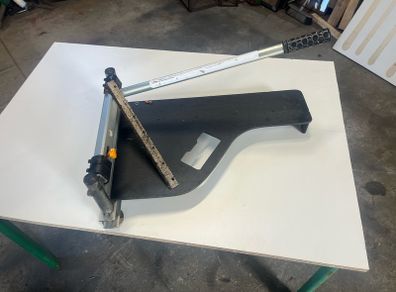 Guillotine for laminate flooring
