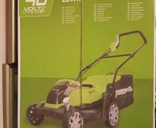 lawnmower Battery operated,new still in the box