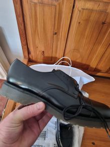 Quality black thorn shoes