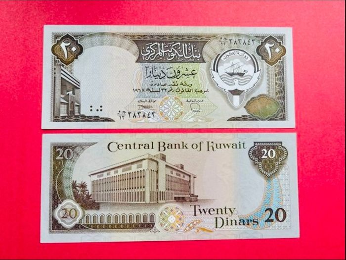 Kuwait  20 Dinars  1986 ( Uncirculated ) Pick  16b . Scarce .