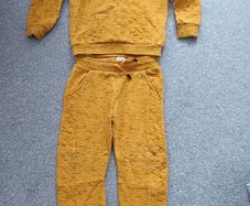 boy's tracksuit. Age 4/5