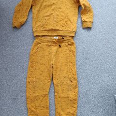 boy's tracksuit. Age 4/5