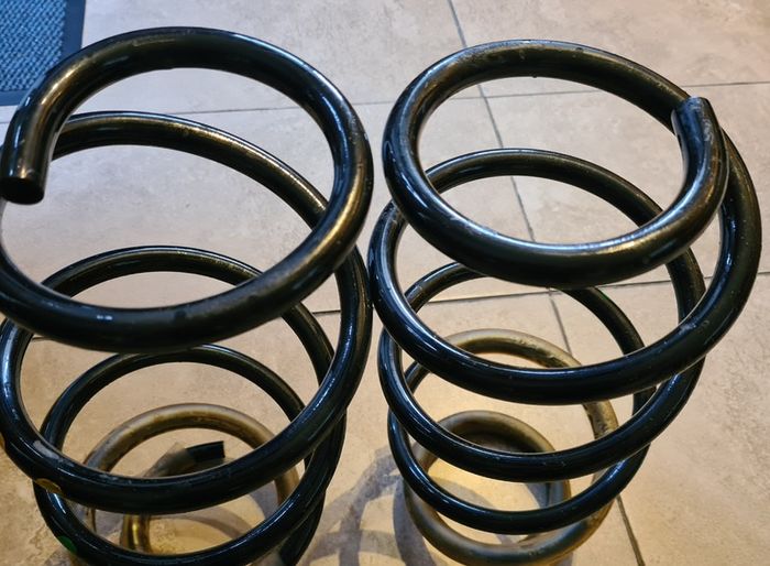 Mercedes-benz Vito W447 Two Front Coil Springs