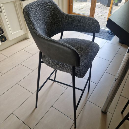 Bar stool