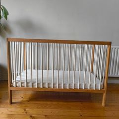 MoKee Mini Cot Bed & Aloe Mattress White Beech 120 x 60cm Converts to Toddler Bed