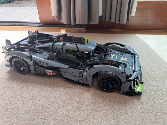Lego Peugeot Le Mans Hypercar 42156