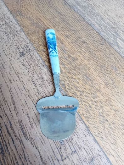 Cheese slicer
