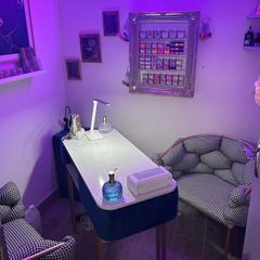 Nail table and chairs