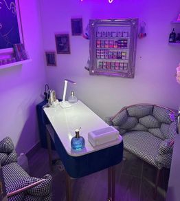 Nail table and chairs