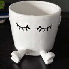 Face pot planter with feet