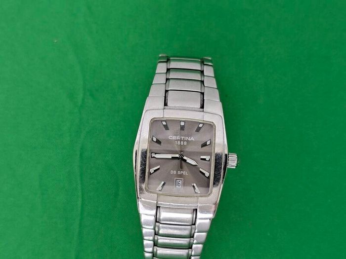 Vintage Swiss Made Certina DS Spel  Quartz Swiss Watch