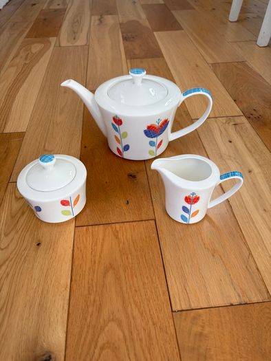 Aynsley Jardin flower stem teapot, milk jug and sugar pot