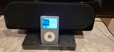 Apple ipod 7gen bundle, docking station and headphones
