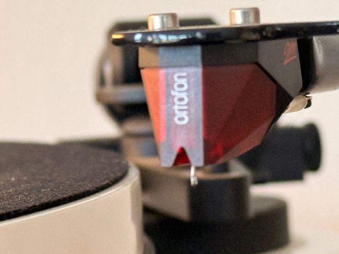 Pro-ject RPM 1 Carbon Turntable White