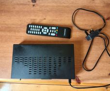 Grundig Freesat Box with Remote for Parts or Repair.