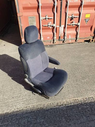 Driver's seat with swivel base