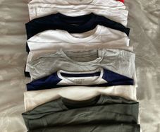 Boundle of tops 6-7y