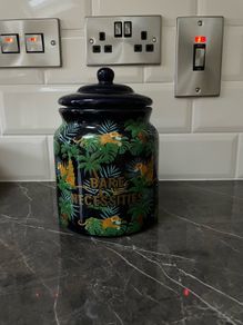 Cookie jar