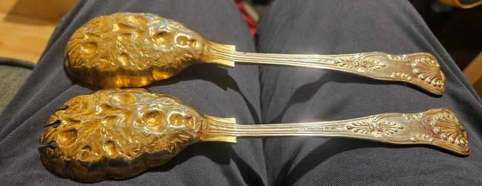 Range of Collectable Silver Plate Epns and Ceramic Items