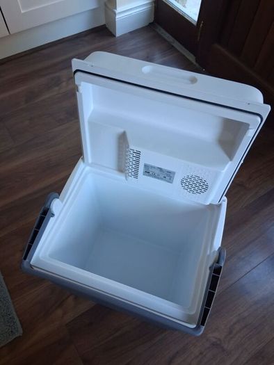 Electric cooler box