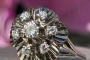 Antique Art Deco 18ct Gold and  Diamond Daisy Ring