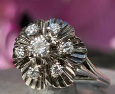 Antique Art Deco 18ct Gold and  Diamond Daisy Ring