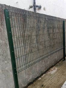 Fence, green mesh with posts