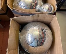 Disco Decor & Sound Bundle - 25 Mirror Balls + QTX PA