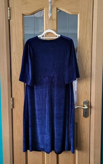 CurveWow navy velvet dress, Size 16, BNWT
